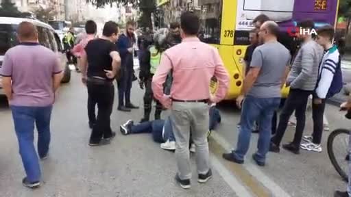 Bursa'da 75 metre sürüklenen motosikletlinin imdadına yoldan geçen doktor koştu