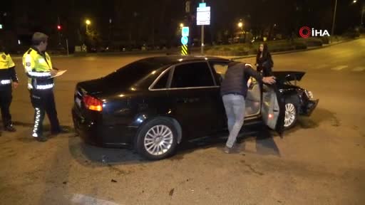 Bursa'da kafa kafaya çarpıştılar: 3 yaralı