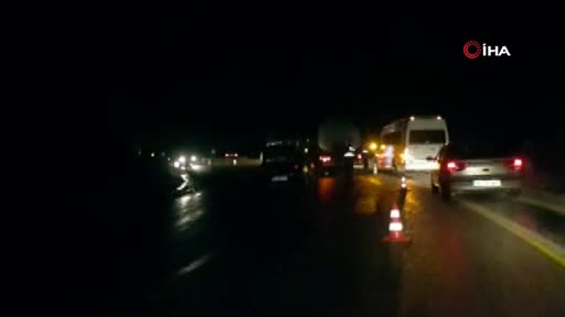 Bursa'da otomobilin tankerin altına girdiği kazada 4 kişi yaralandı