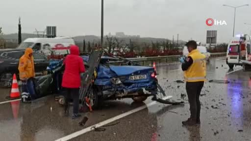 Bursa'da lüks otomobil sürücüsü sıkışarak öldü
