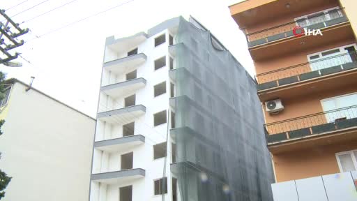 Bursa'da 8 katlı kaçak bina yıkıldı
