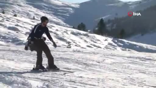 Bursa Uludağ'da kayak sezonu açıldı, tatilciler pistlere akın etti