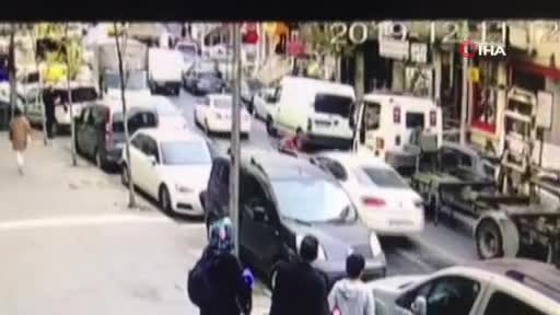 Aracını çekiciden kurtarmak isterken canından oluyordu