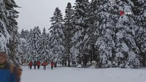 Bursalı dağcılar şimdi de kar üstünde güreş tuttu