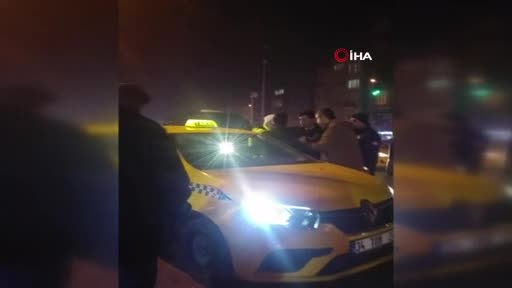 Polise kimliğini göstermeyen taksici emniyet kemeriyle direndi