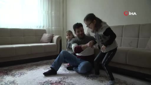 Bursa'da Serebral Palsi hastası Kübra, karnesini almaya makam aracıyla gitti