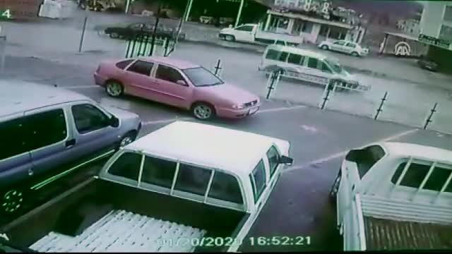 Bursa'daki karşılıksız aşk kazası güvenlik kamerasında