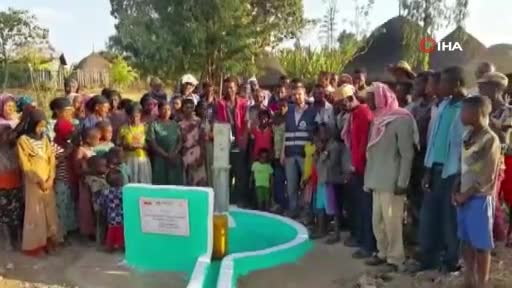 Bursalı hayırseverler Etiyopya'da su kuyusu açtı