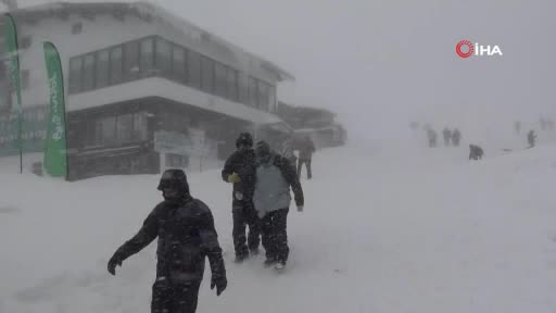 Bursa Uludağ'da tatilcilere kar ve fırtına şoku
