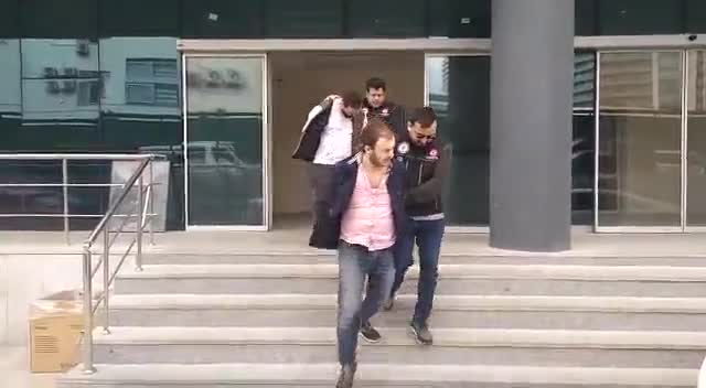 Bursa'da otomobilin motoruna zulalanmış uyuşturucu böyle bulundu