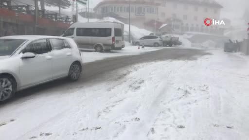 Bursa Uludağ'a kar yağdı ama tatilci kalmadı