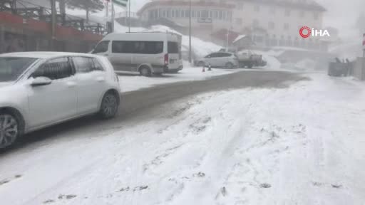Bursa Uludağ'da tatilci yok, kar var