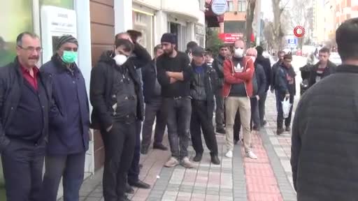 Bursa'da banka önlerinde ürküten kalabalık