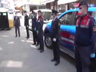 Bursa'da askerden polise alkışlı kutlama
