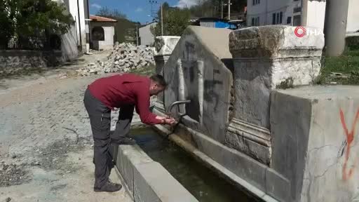 Bursa'da 2 bin yıldır akan ölüler çeşmesinden su içiyorlar