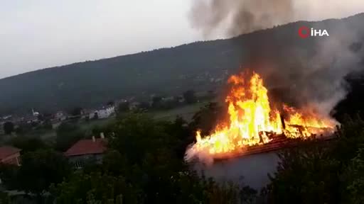 Bursa'da iftar vakti gözleme yaparken evi yaktılar