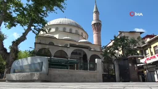 Bursa'da kalacak yeri olmadığı için sığındığı camide mahsur kaldı