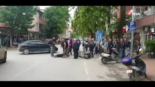 Bursa'da otomobilin çarptığı motosiklet sürücüsü yaralandı