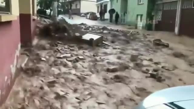 Bursa Orhangazi'deki sel dehşeti kamerada