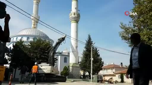 Bursa'da minare böyle yıkıldı... Film gibi izlediler