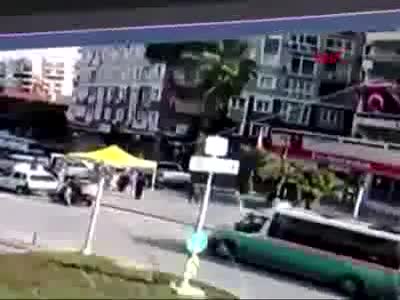 İzmir depreminde, Rıza Bey Apartmanı'nın çökme anı ortaya çıktı