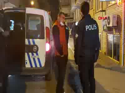 Bursa'da yasağa rağmen sokağa çıkan adam, polisleri ve gazetecileri tehdit etti