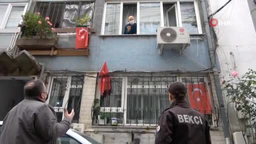 Bursa'da bekçiler düdük çalarak karantinadaki vatandaşları denetliyorlar