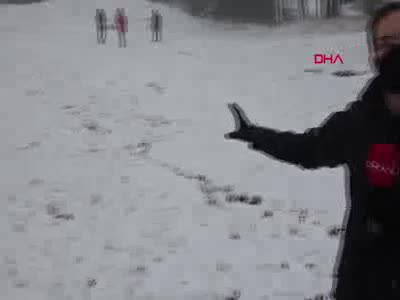 Bursa Uludağ'da kar yağışı turistleri sevindirdi