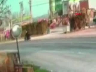 Bursa'da otomobilin çarptığı motosiklet sürücüsü böyle uçtu