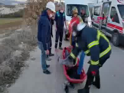 Bursa'da beton mikseri devrildi! Sürücü ağır yaralandı