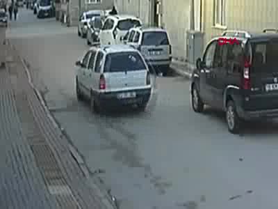 Bursa'da iki otomobilin çarpıştığı kaza kamerada