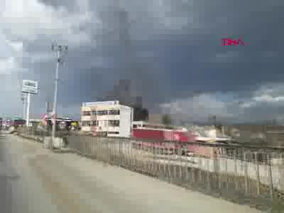 Bursa'da yıkımı yapılan fabrikanın silolarında yangın çıktı