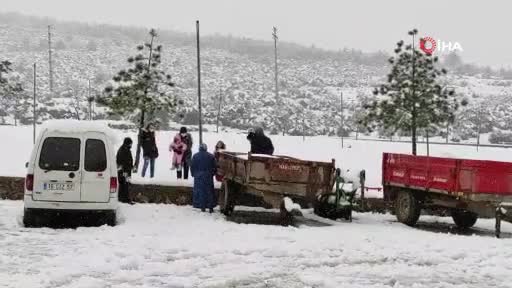 Bursa'da yağan kar kısıtlamayı unutturdu