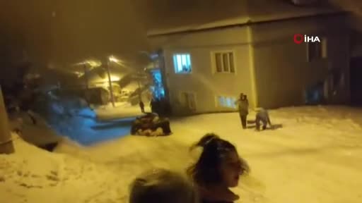 Bursa'da 45 kadın gece yarısı poşetle karın keyfini çıkardı
