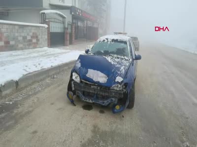 Bursa İnegöl'de sis ve buzlanma nedeniyle meydana gelen kaza kamerada