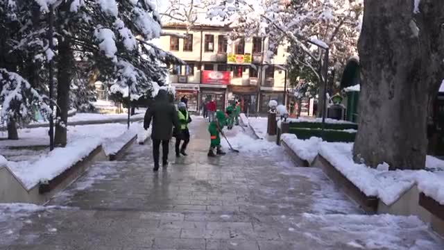 Bursa Osmangazi'de 350 kişilik kar timi görev başında