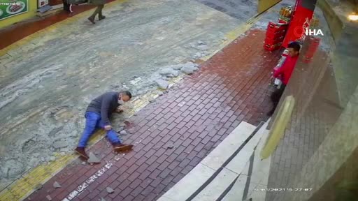 Bursa'da buzda kayan adamın ayağı 3 yerinden böyle kırıldı