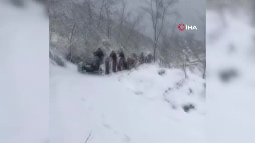 Bursa'da karda traktörlerle drift yaptılar