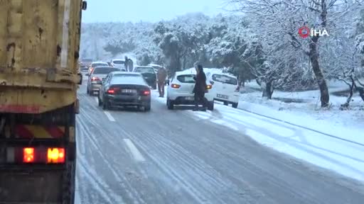 Bursa - Mudanya yolunda karda araçlar mahsur kaldı