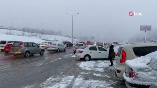 Bursa'da İznik ile Yenişehir arasında araçlar mahsur kaldı