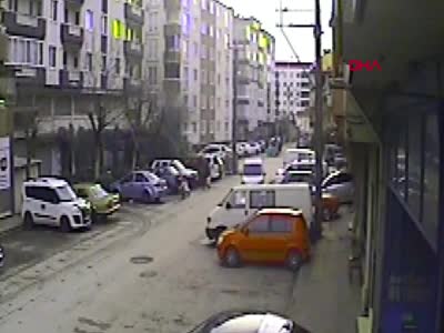 Bursa'da polise ateş edip kaçan ve başka ilçede yakalanan şüpheli 'suç makinesi' çıktı (Güvenlik kamerası)
