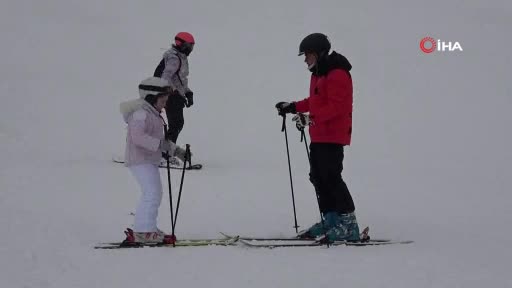 Bursa Uludağ'da kayak malzemeleri tek tek dezenfekte ediliyor