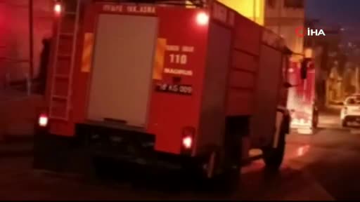 Bursa'da market deposunda yangın