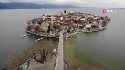 Bursa Gölyazı'da sular yükseldi, tarih&icirc; köy yine ada oldu