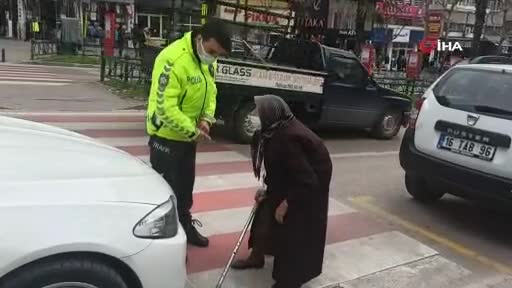 Bursa'da Kadınlar Günü'nde trafik, 83 yaşındaki Firdevs teyze için durdu
