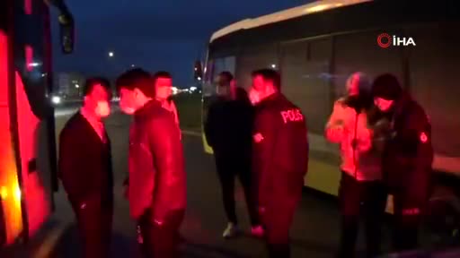 Bursa'ya gelen şehirlerarası otobüste maske tartışması! Yolcu muavinin boğazını sıktı