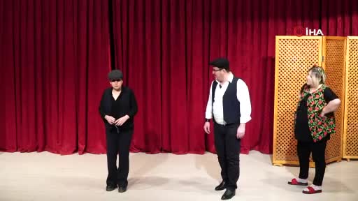 Bursa Mustafakemalpaşa Belediye Başkanı Kanar'dan tiyatroculara sürpriz