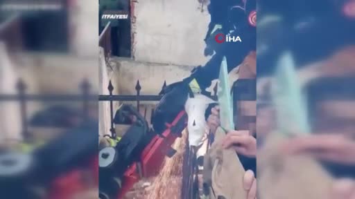 Koluna demir parmaklık saplandı