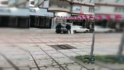 70 lira servis ücreti ödememek için kapıyı söküp tamirciye getirdi