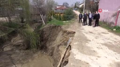 Bursa'da dereler taştı, yollarda toprak kayması oldu